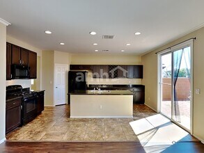 7585 Engleberg Ave in Las Vegas, NV - Foto de edificio - Building Photo