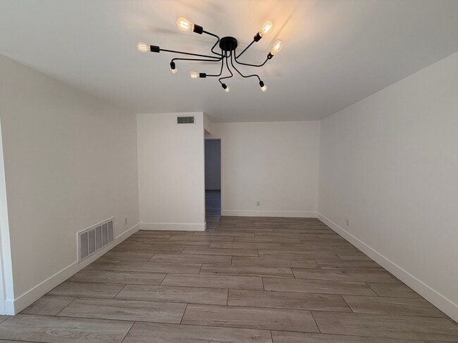 8517 Cedros Ave, Unit Unit 05 in Los Angeles, CA - Foto de edificio - Building Photo