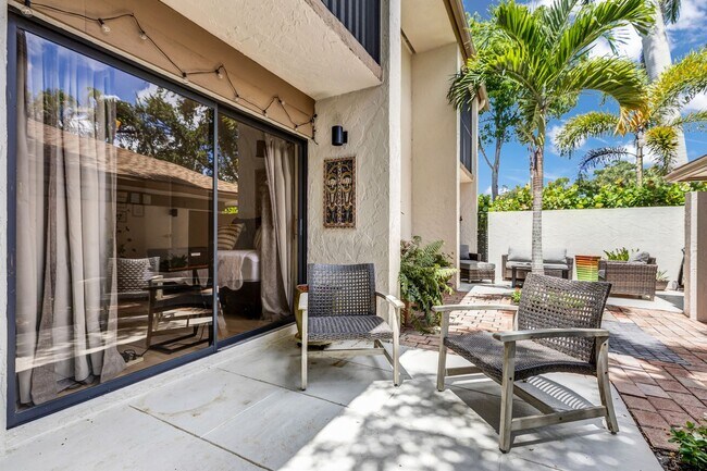 528 Retreat Dr in Naples, FL - Building Photo - Building Photo