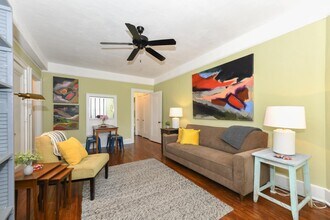 828 N Elm St in Greensboro, NC - Building Photo - Building Photo