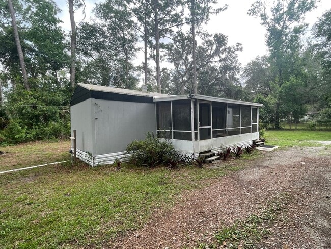 1905 Alice Dr in Astor, FL - Building Photo - Building Photo