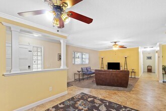 1059 Carambola Cir in West Palm Beach, FL - Building Photo - Building Photo