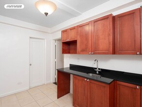 35 E 35th St in New York, NY - Building Photo - Building Photo