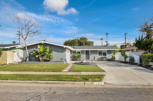 292 Joann St in Costa Mesa, CA - Building Photo