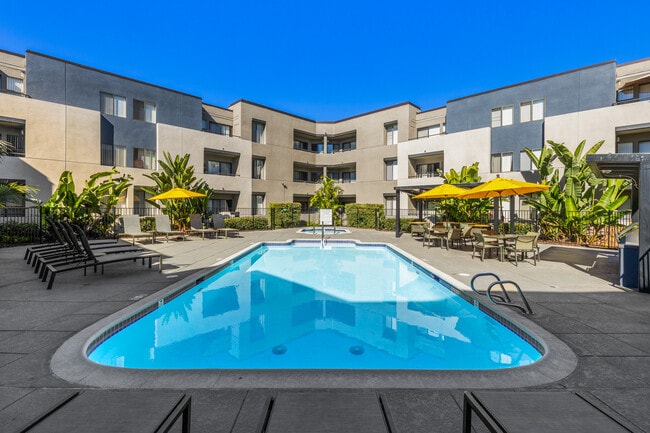 The Plaza Apartments in San Diego, CA - Building Photo - Building Photo