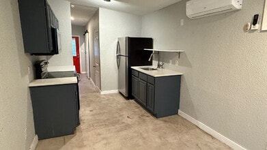 1207 Hays St in San Antonio, TX - Building Photo - Building Photo