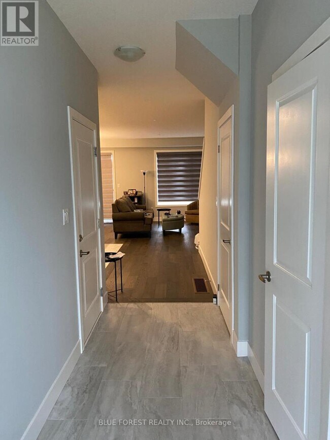 177 Edgevalley Rd in London, ON - Building Photo - Building Photo