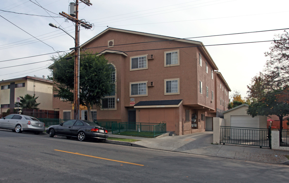 Highland Meadows (Meridian) in Los Angeles, CA - Building Photo