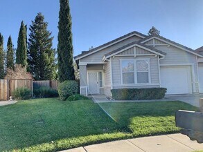 1714 River Oaks Cir in Fairfield, CA - Building Photo - Building Photo