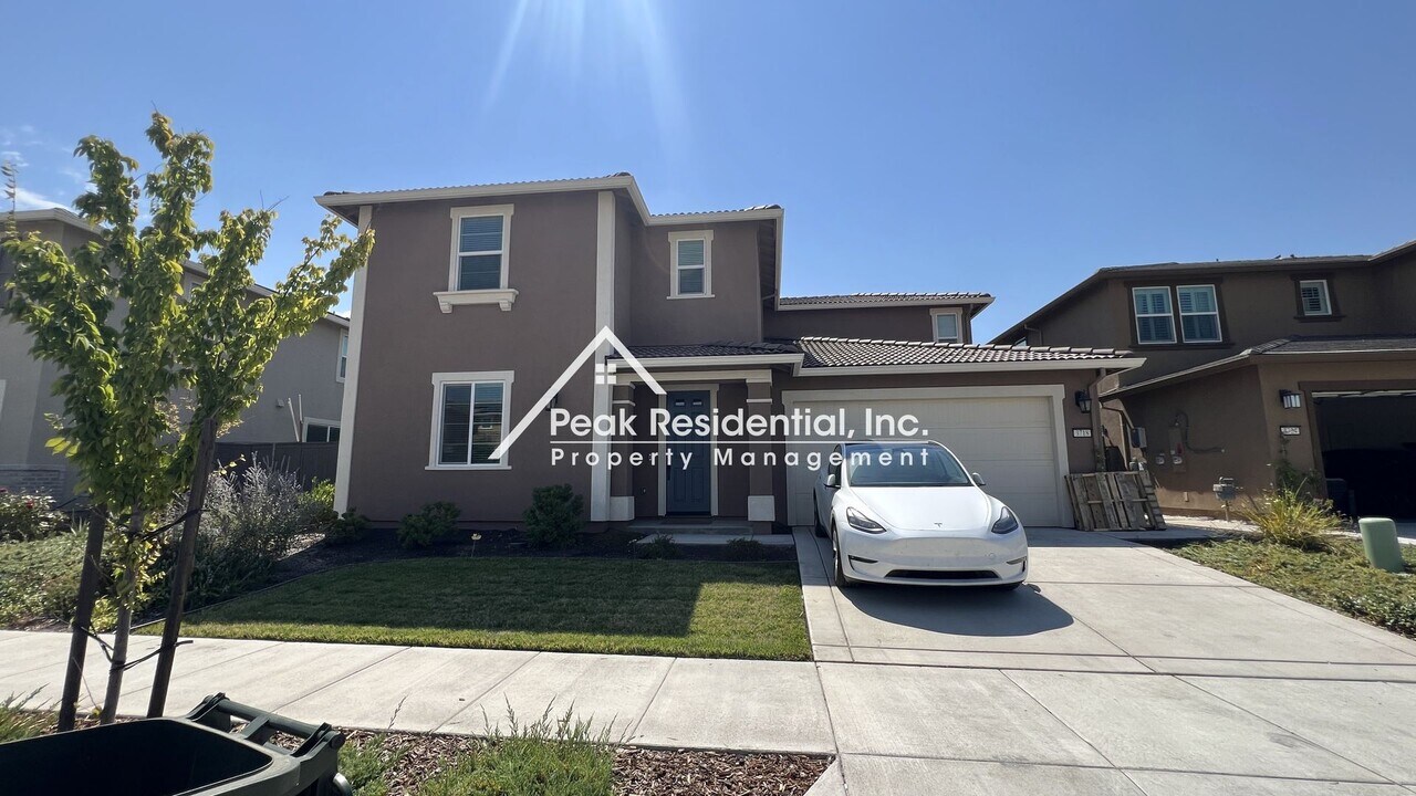 3718 Nuestra Ave in Sacramento, CA - Building Photo