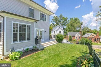 4917 Bayard Blvd in Bethesda, MD - Building Photo - Building Photo