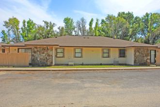 1913 Lansing Dr in Pensacola, FL - Foto de edificio - Building Photo