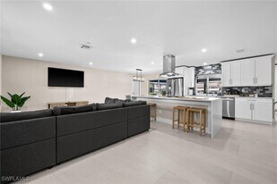 117 SE 40th Terrace in Cape Coral, FL - Building Photo