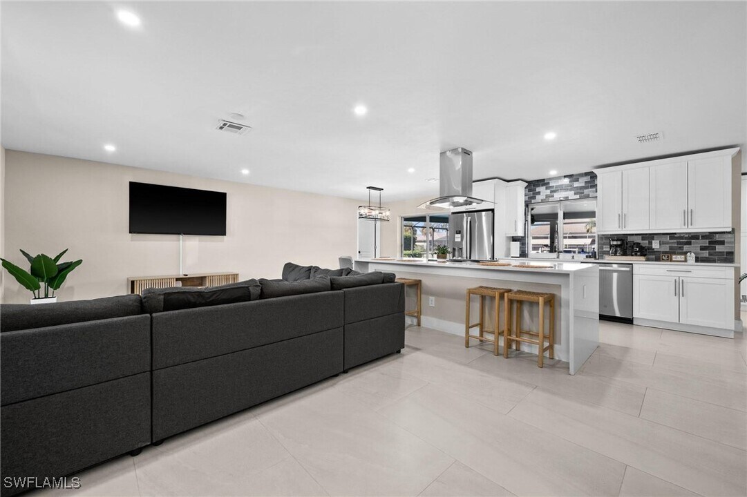 117 SE 40th Terrace in Cape Coral, FL - Building Photo