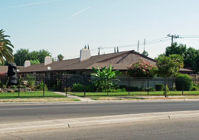 Halekulani Apartments in Fresno, CA - Building Photo - Building Photo