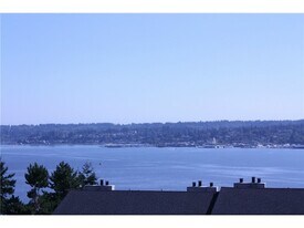 1725 Sunn Fjord Ln in Bremerton, WA - Building Photo