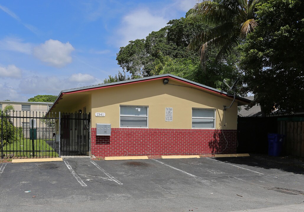 1341 NE 5th Ter in Fort Lauderdale, FL - Building Photo