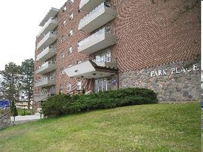 Park Place Apartments in Oshawa, ON - Building Photo - Building Photo