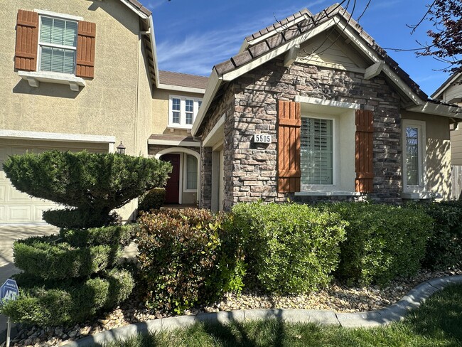 5505 Claudied Way in Elk Grove, CA - Building Photo - Building Photo