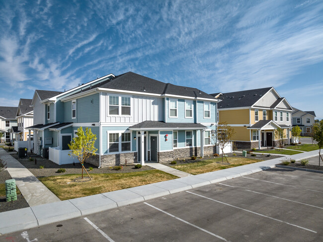 Sunnyvale Village Townhomes in Nampa, ID - Foto de edificio - Building Photo