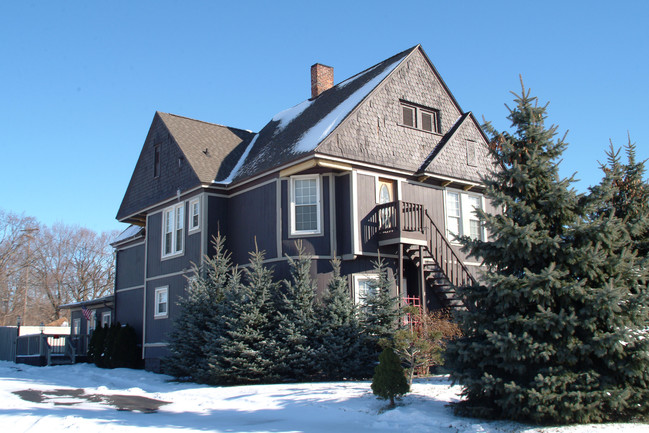 114 Cesar E Chavez in Pontiac, MI - Foto de edificio - Building Photo