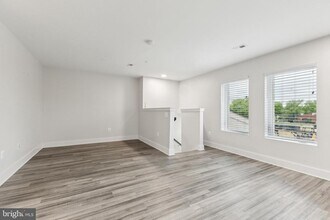 19520 Village Walk Dr in Montgomery Village, MD - Building Photo - Building Photo