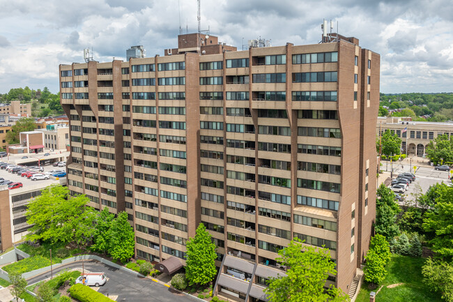 Washington Square Condos in Mt. Lebanon, PA - Foto de edificio - Building Photo