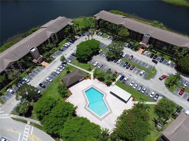 12500 SW 5th Ct in Pembroke Pines, FL - Foto de edificio - Building Photo