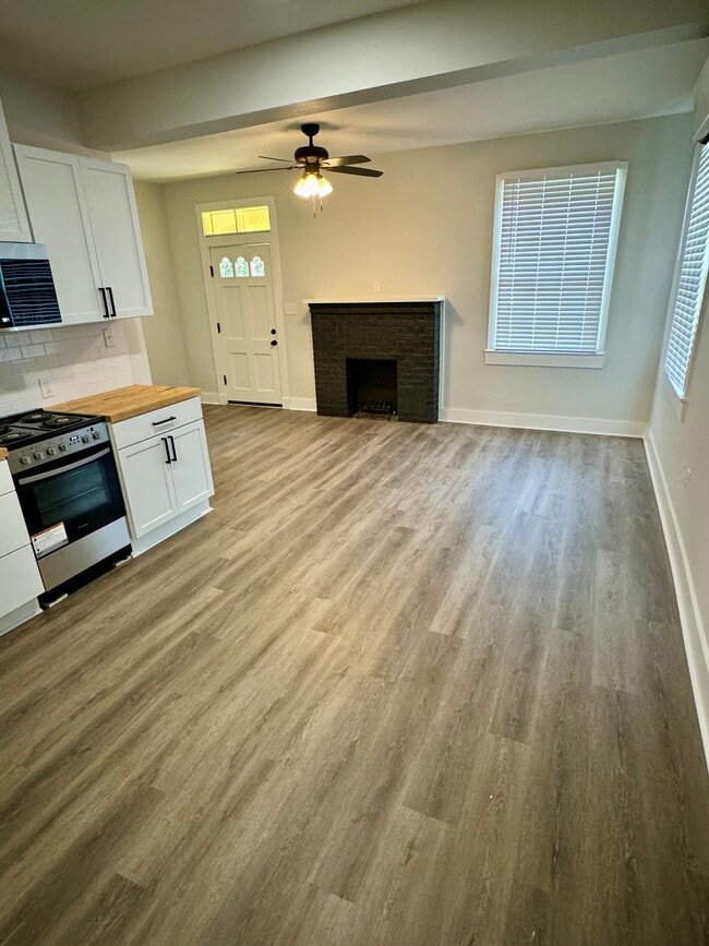 631 University Walk, Unit 1