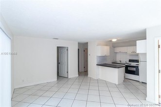 731 SW 14th Ave-Unit -4 in Fort Lauderdale, FL - Building Photo - Building Photo