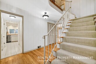 2171 Cedarview Dr in Beachwood, OH - Building Photo - Building Photo