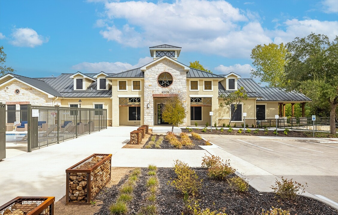 Franklin Park in Austin, TX - Foto de edificio