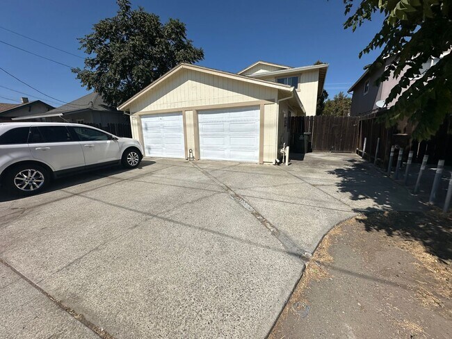 property at 504 W 10th St