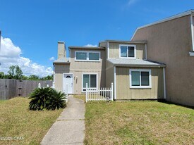 866 Premier Dr in Panama City, FL - Building Photo