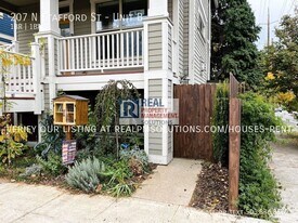 207 N Stafford St in Portland, OR - Building Photo