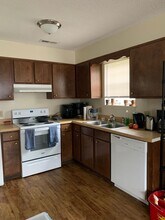 1198 Rosedale Dr in Harrisonburg, VA - Foto de edificio - Building Photo