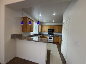 10115 Capistrello Ave in Las Vegas, NV - Building Photo - Building Photo