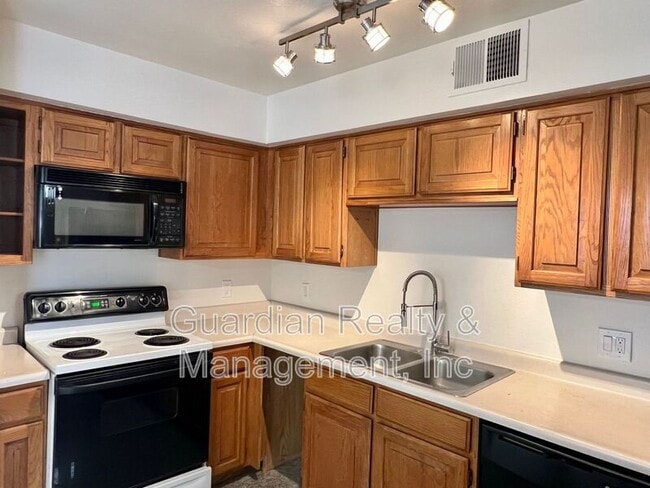 2201 E Pinchot Ave in Phoenix, AZ - Building Photo - Building Photo