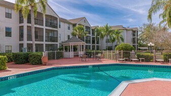 Regency Residence in Port Richey, FL - Building Photo