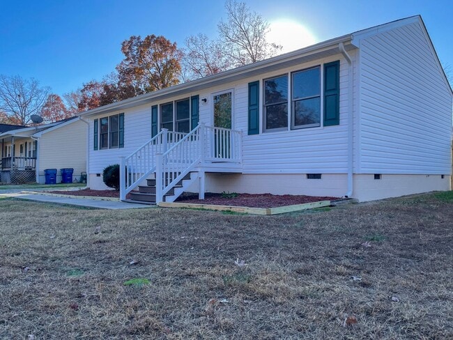 15928 Sandwave Rd in Chester, VA - Building Photo - Building Photo