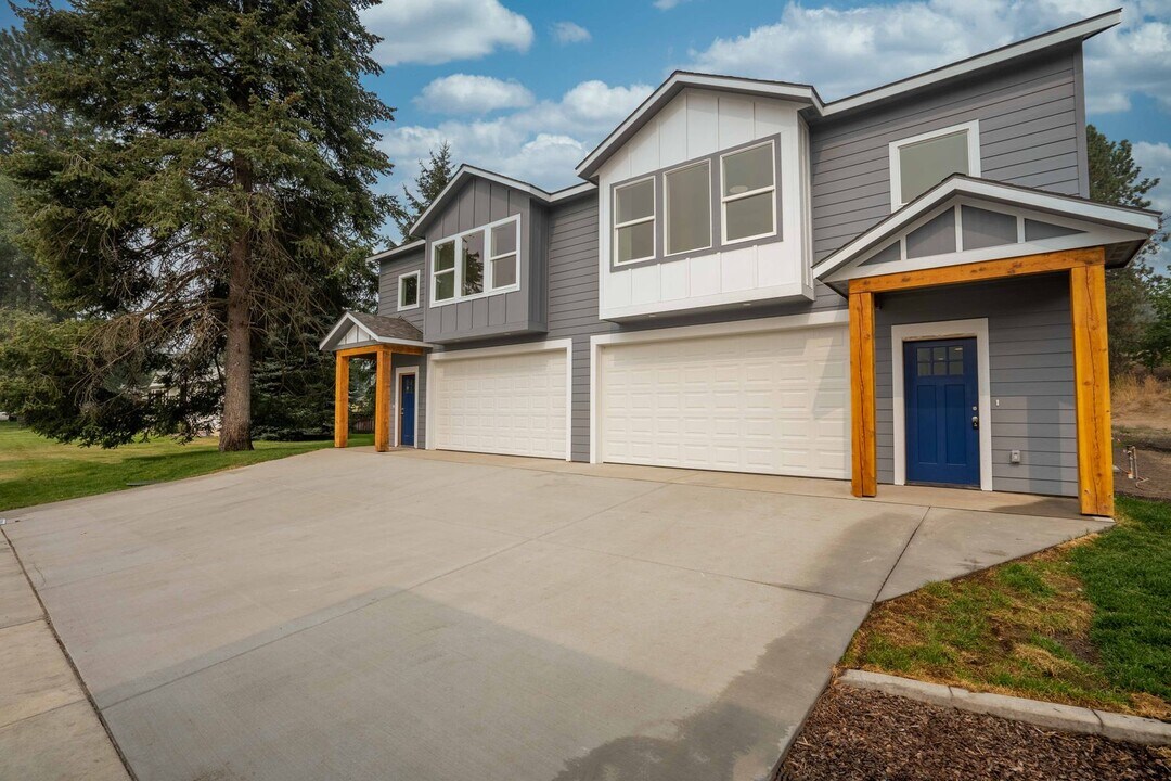 1911-1913 E Montana Ave in Coeur d'Alene, ID - Building Photo