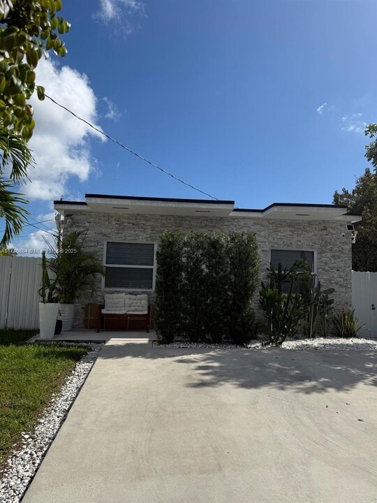 5629 NW 31st Ave in Miami, FL - Building Photo