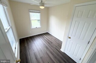 606 Park Pl in Deale, MD - Building Photo