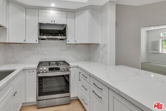 4477 Woodman Ave in Los Angeles, CA - Building Photo - Building Photo