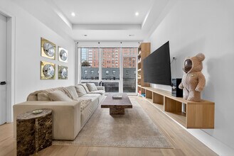 318 W Grand Ave in Chicago, IL - Foto de edificio - Building Photo