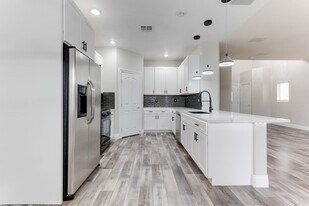 8807 Red Fox Dr in Las Vegas, NV - Building Photo