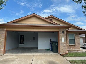 13033 Jelly Palm Trail in Elgin, TX - Building Photo - Building Photo