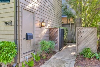 1949 Highridge Ct in Walnut Creek, CA - Foto de edificio - Building Photo