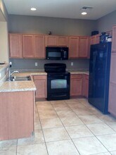 34484 South Pioneer Way in Red Rock, AZ - Foto de edificio - Building Photo