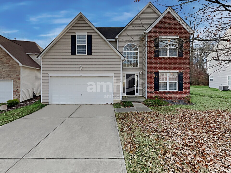 4227 Springhaven Dr in Charlotte, NC - Building Photo